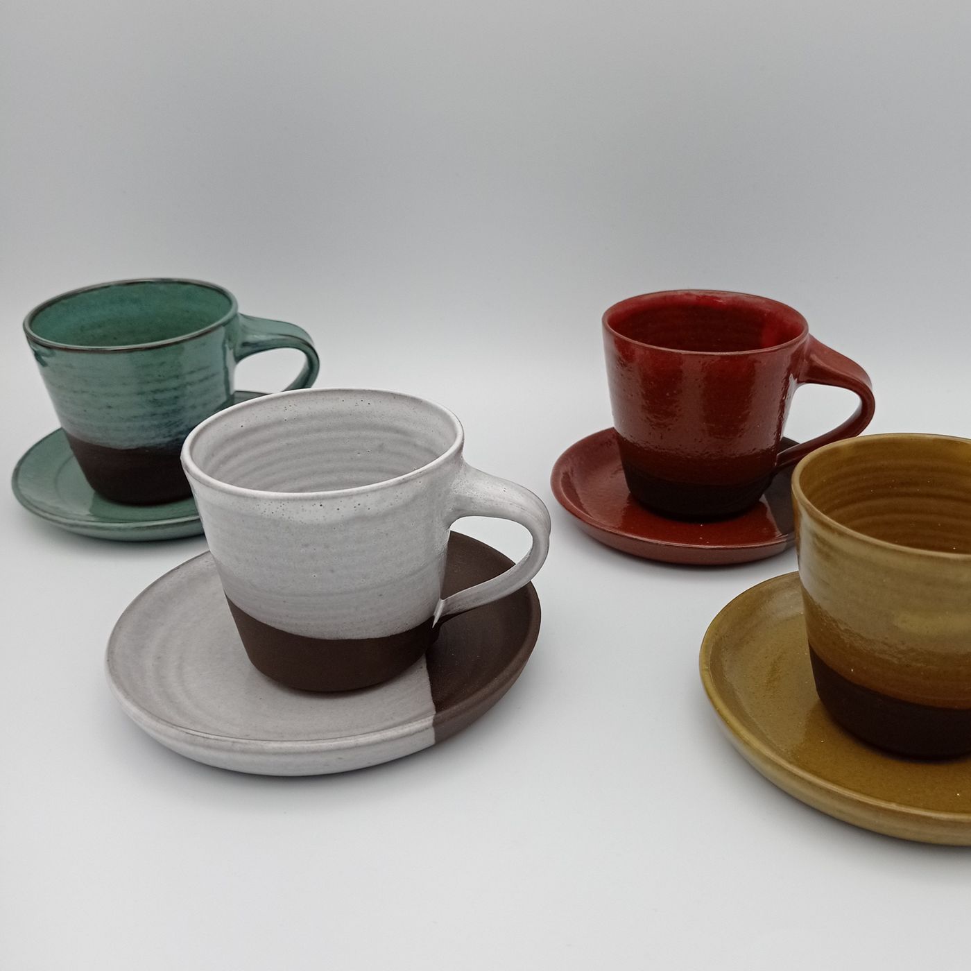 Kaleidoskop – Kaffeetassen mit Untertassen